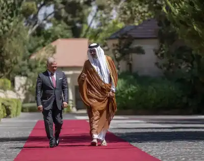 الشيخ تميم يبرق إلى الملك