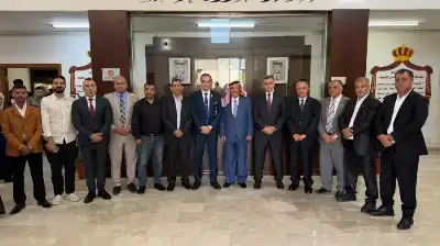 مستشار الملك لشؤون العشائر يلتقي فريق