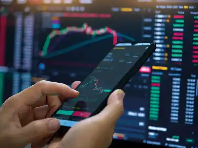 مقارنة منصات التداول في الأردن من