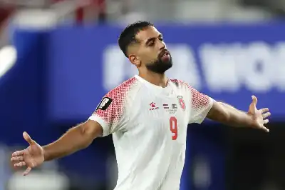علي علوان يحصد جائزة أفضل لاعب