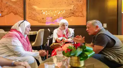 الملك يلتقي سيدة أردنية في كاليفورنيا