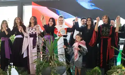 عرض أزياء ضخم للأثواب التراثية في