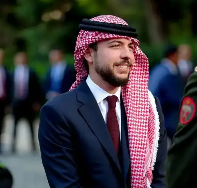 أسرة جامعة البترا تهنئ ولي العهد