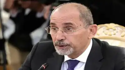 الصفدي لنظيره البحريني: تضامننا مع البحرين