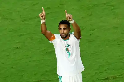 الجزائري رياض محرز يعلن اعتزاله اللعب