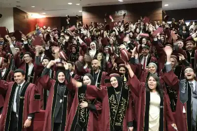 طلبة الصيدلة والعلاج الطبيعي في الشرق