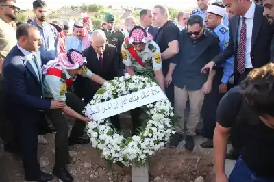 العيسوي يشارك في تشييع جثمان مدير