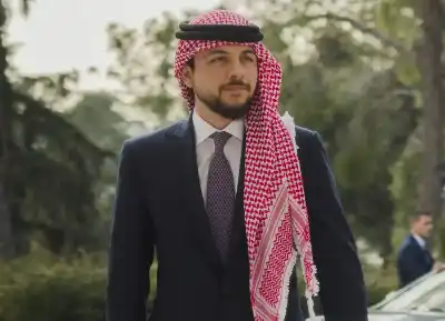 الشيخ تميم يستقبل الأمير الحسين