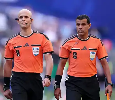 حكمان أردنيان في نهائي المونديال.. راية