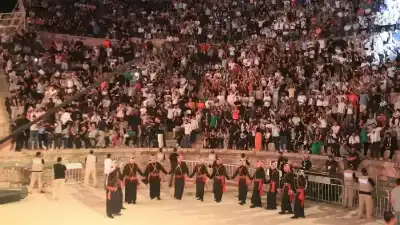 الشماغ الأردني حاضر في مهرجان جرش