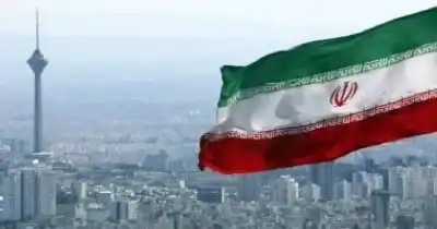 إيران تهدد بإغلاق المزيد من الممرات
