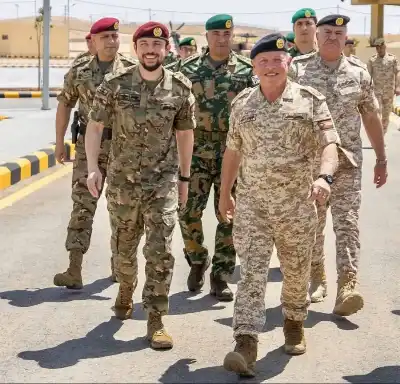 بين القائد وجنده.. . ابتسامة تختصر