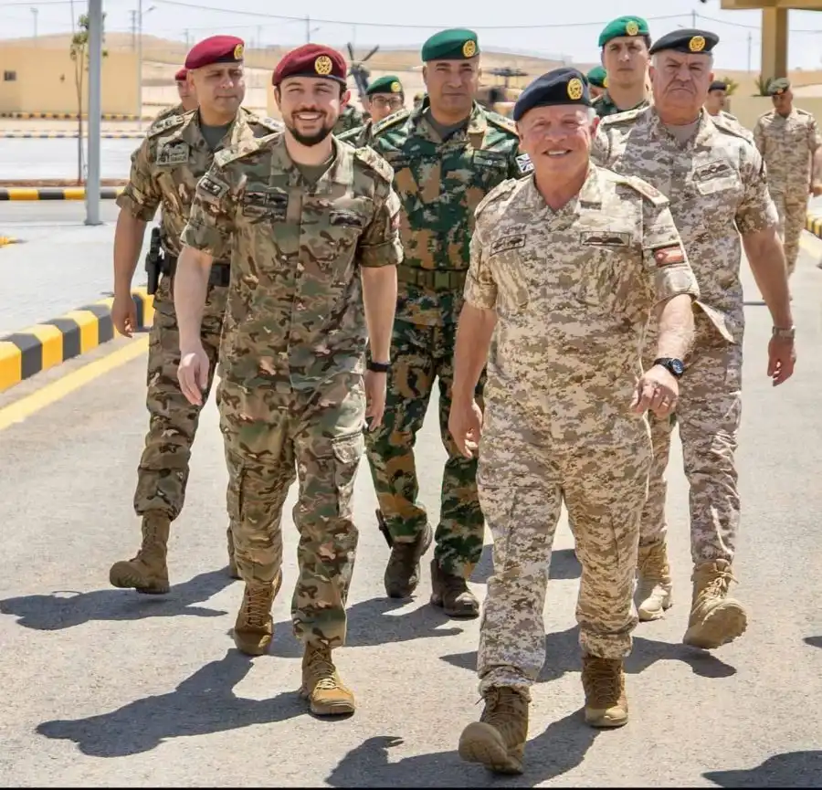 بين القائد وجنده.. . ابتسامة تختصر
