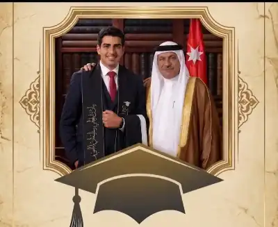 الشيخ الهبارنة الدعجة يهنئ حفيده بتخرجه