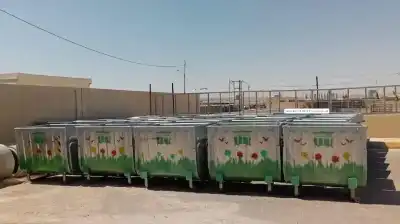 وزارة البيئة توزع 435 حاوية معدنية