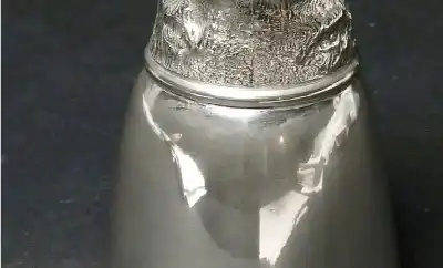 الشرطة البريطانية تطارد لصوصا سرقوا تحفا