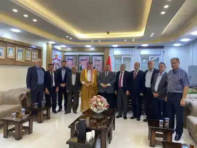 شيخ عشيرة المومني يزور محافظ إربد