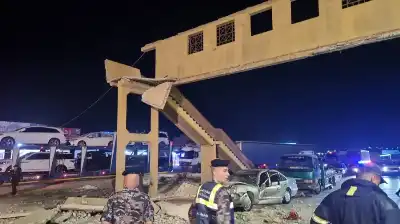 الأشغال تزيل جسر مشاة قرب حدود