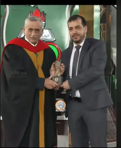 التخاينة يفوز بجائزة الباحث المتميز في