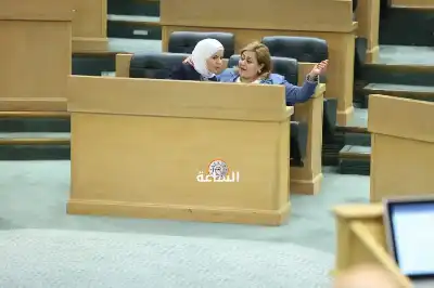 النواب يشرع بمناقشة مشروع قانون الإدارة