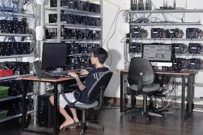 كواليس مزارع النقر.. كيف تصنع التفاعلات