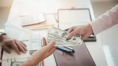 لماذا نتردد في استرداد ديوننا من