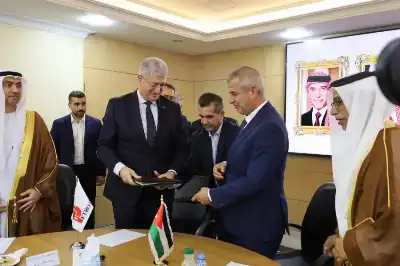 توقيع عقود تزويد مدينتي الموقر والروضة
