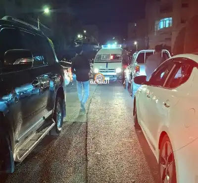 فتاة تلقي بنفسها من فوق عمارة