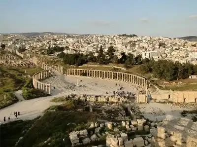 أكثر من 100 ألف زائر لمدينة