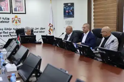 وزير العمل يلتقي نقابة أصحاب مكاتب