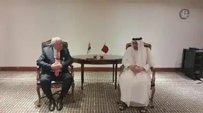 القطامين يلتقي نظيره القطري في القاهرة