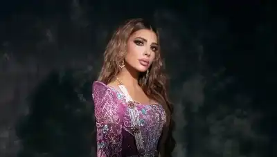 من المطار إلى المسرح.. أصالة في