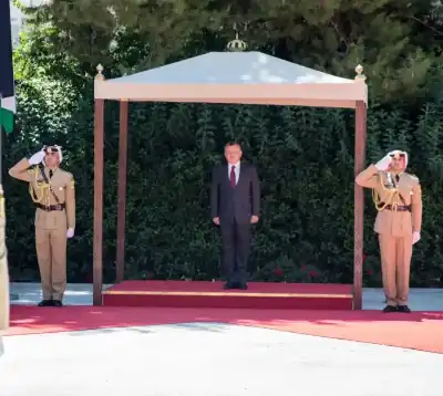 الملك يغادر في جولة عمل تشمل