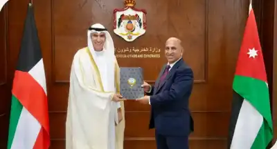 الزمانان يسلم أوراق اعتماده سفيرا للكويت