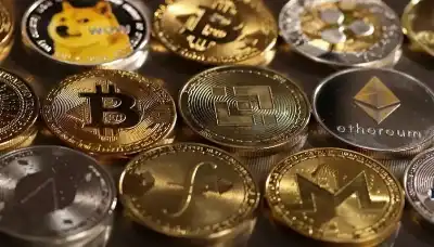 بتكوين تتراجع دون 84 ألف دولار..