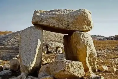 خبراء يفككون أسرار الدولمنز الأثرية في