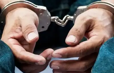 الأردن: إمام مسجد دعا والديه على