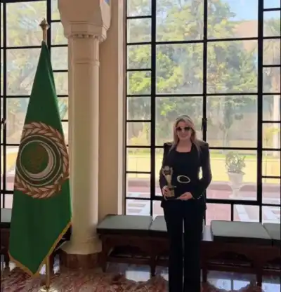 حلا سامي المجالي تكرّم بجائزة الشاب