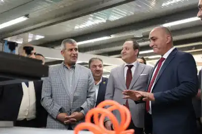 الخرابشة يتفقد المصنع الأهلي للكهربائيات ويطلع