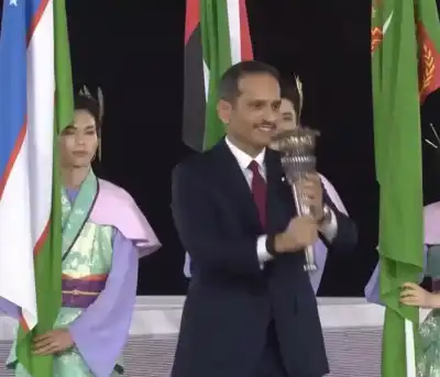 الشيخ جوعان يسلم الشيخ محمد بن