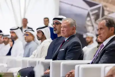 الملك وولي عهد أبو ظبي يشهدان