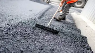 أمانة عمّان تنفذ أعمال تعبيد ليلية