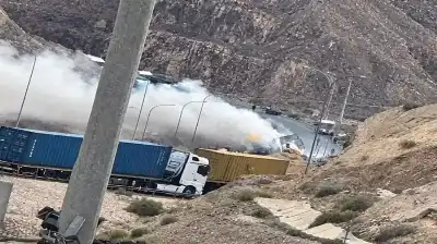 4 وفيات بتصادم التريلا المحملة بالرمان