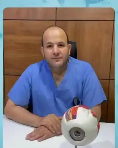 الدكتور رامي الدويري وكوادر مستشفى الملك