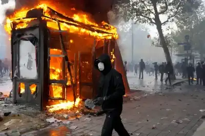 من أشعل فرنسا؟ عنف 17 أكتوبر