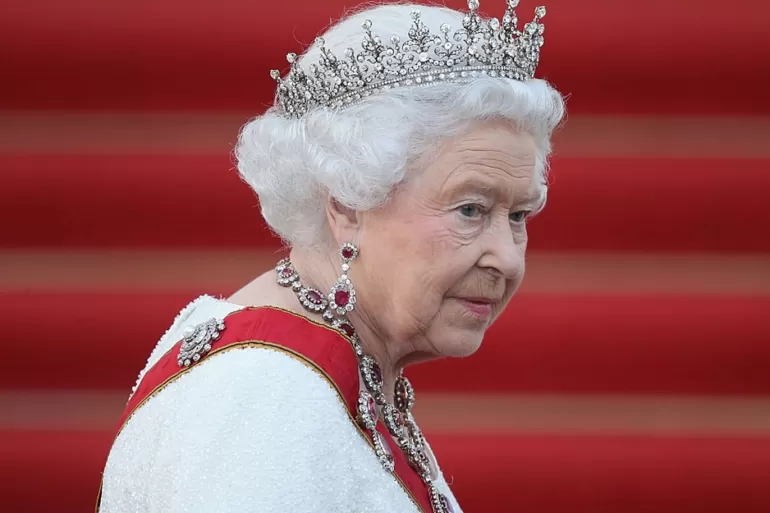 الملكة إليزابيث الثانية ترفض جائزة عجوز
