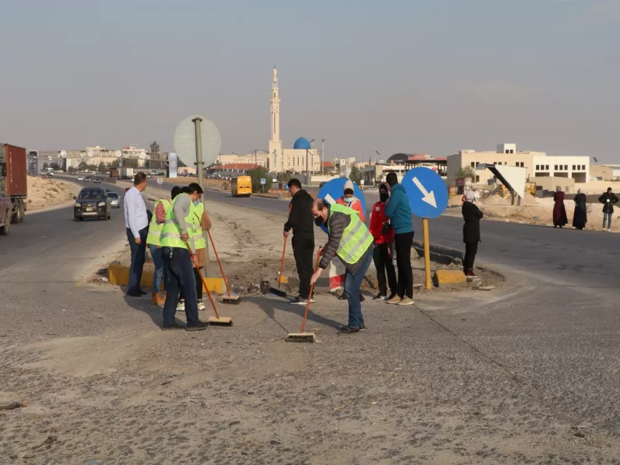 حملة نظافة لمحيط حرم جامعة الزرقاء