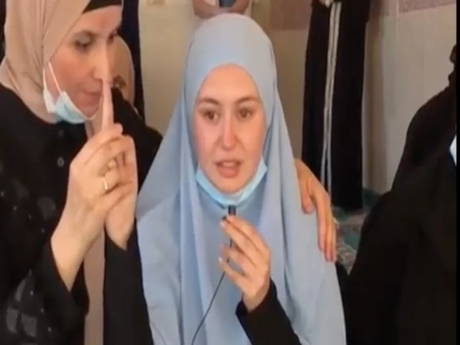 فيديو مؤثر لفرنسية اعتنقت الإسلام بأحد