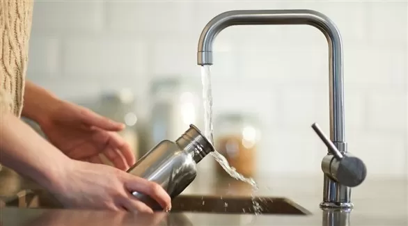 الطريقة الصحيحة لغسل عبوات المياه