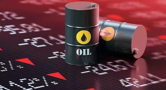 سعر برميل النفط يتخطى مئة دولار
